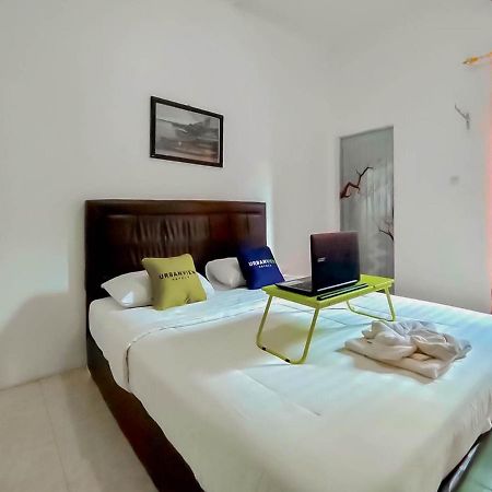 Urbanview Hotel Bagoes Sintang By Reddoorz Kültér fotó