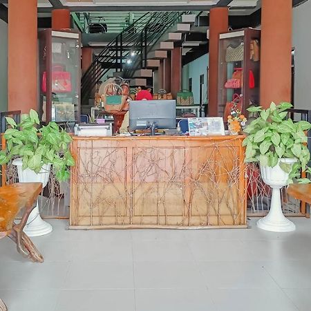 Urbanview Hotel Bagoes Sintang By Reddoorz Kültér fotó