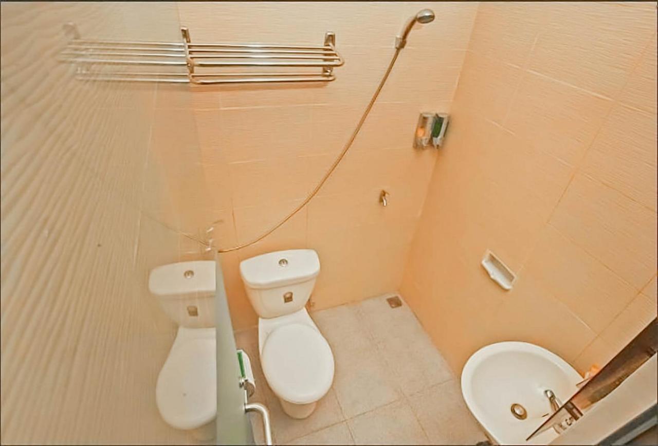 Urbanview Hotel Bagoes Sintang By Reddoorz Kültér fotó