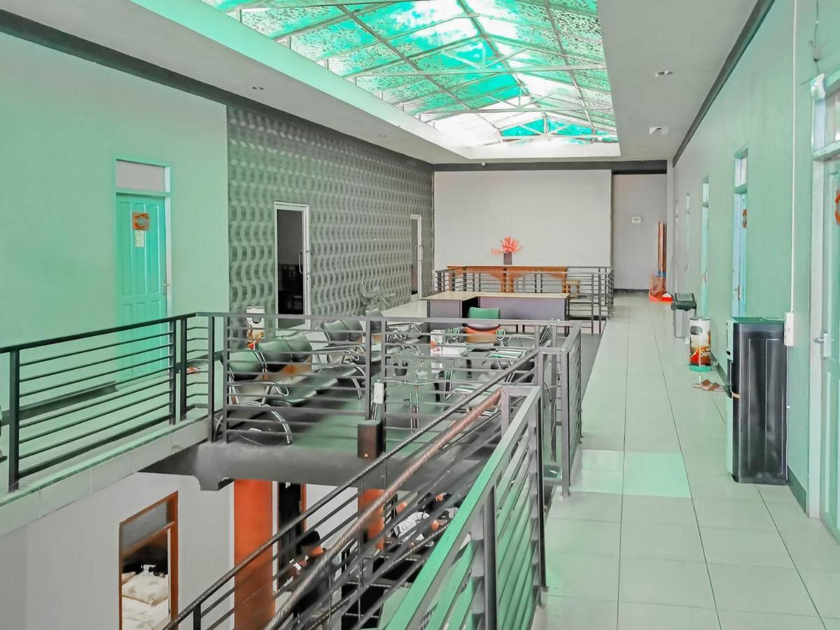 Urbanview Hotel Bagoes Sintang By Reddoorz Kültér fotó