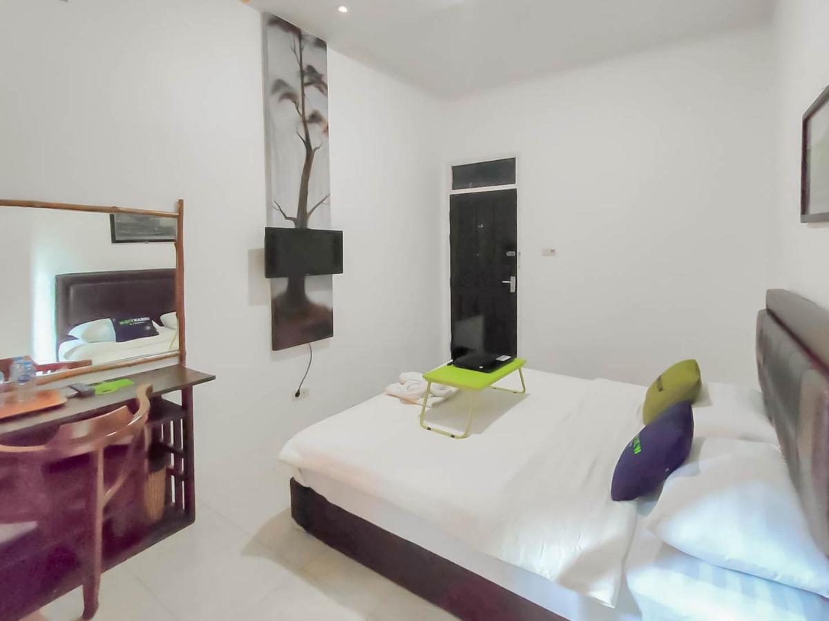 Urbanview Hotel Bagoes Sintang By Reddoorz Kültér fotó