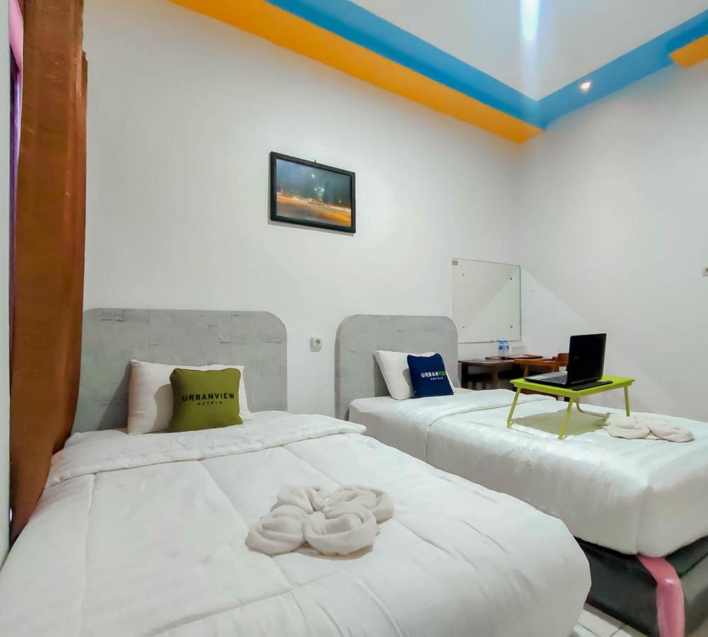 Urbanview Hotel Bagoes Sintang By Reddoorz Kültér fotó