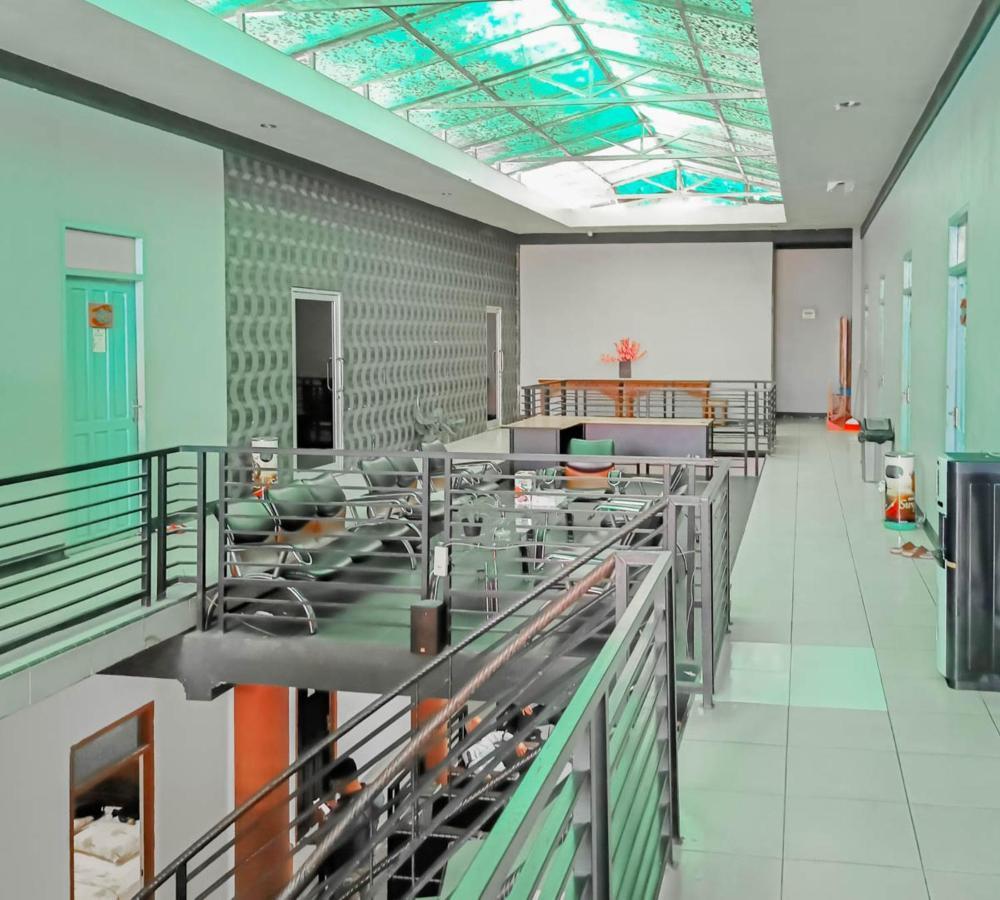 Urbanview Hotel Bagoes Sintang By Reddoorz Kültér fotó