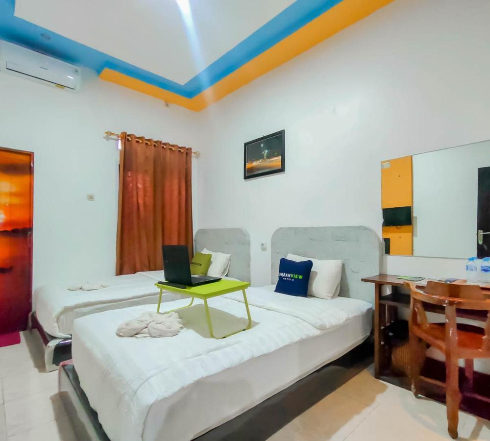 Urbanview Hotel Bagoes Sintang By Reddoorz Kültér fotó