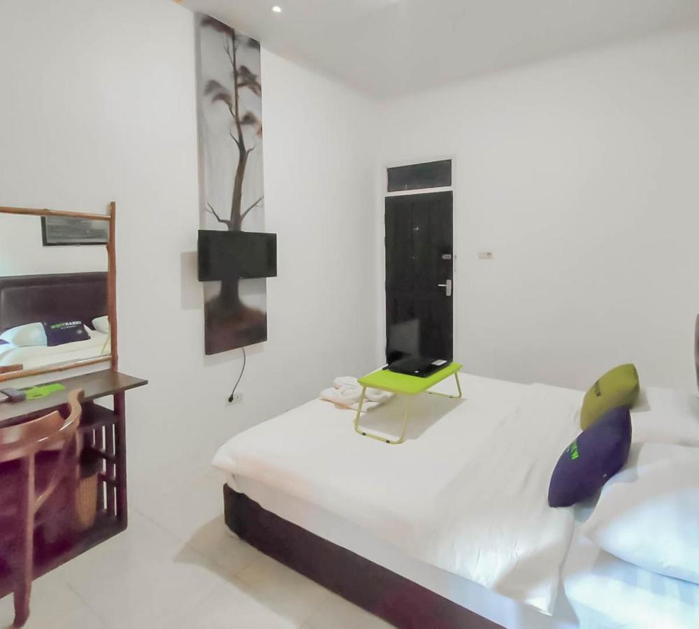 Urbanview Hotel Bagoes Sintang By Reddoorz Kültér fotó