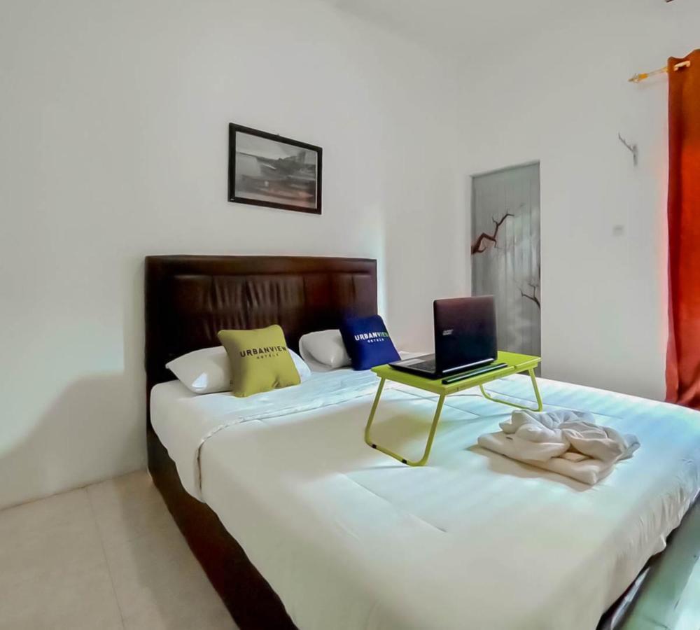 Urbanview Hotel Bagoes Sintang By Reddoorz Kültér fotó