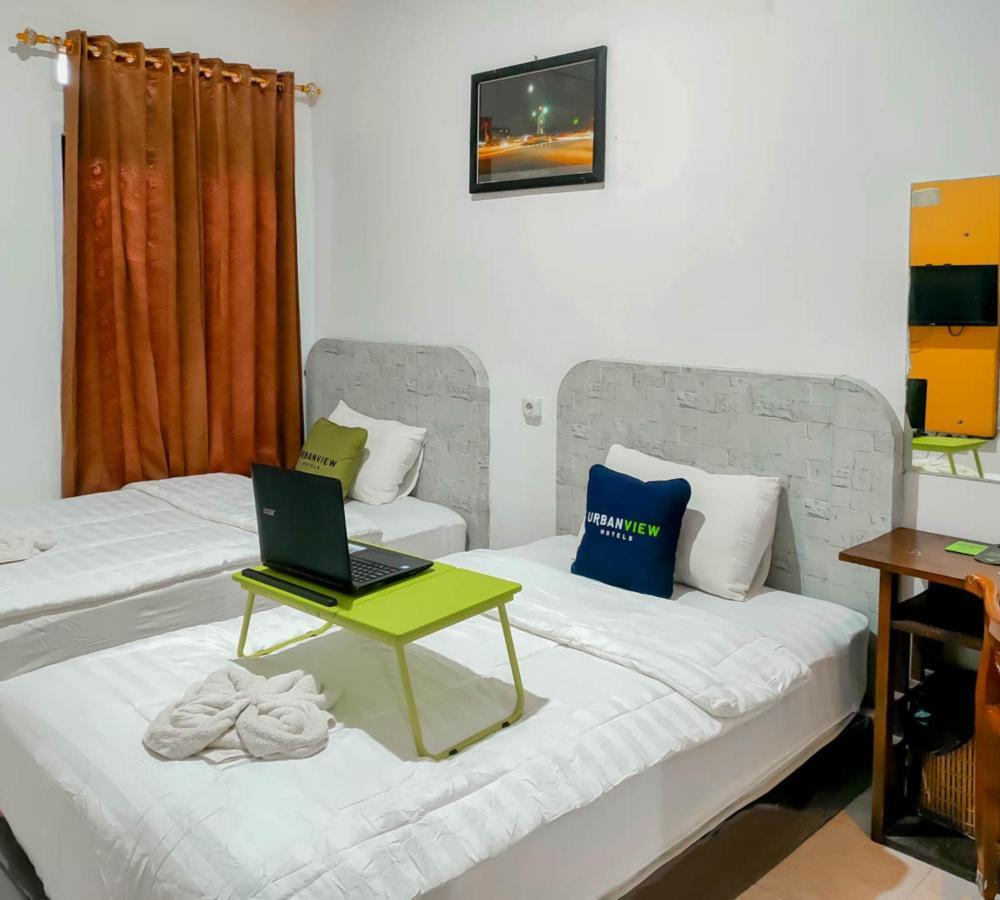Urbanview Hotel Bagoes Sintang By Reddoorz Kültér fotó