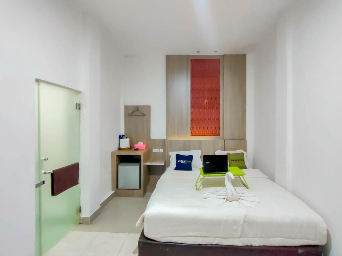 Urbanview Hotel Bagoes Sintang By Reddoorz Kültér fotó